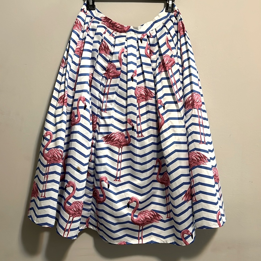 . Size large has a zipper and a metal clasp.